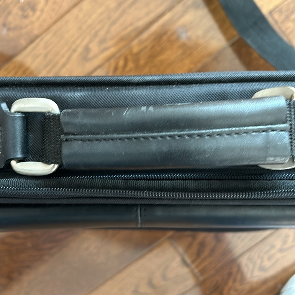 Targus Leather/Nylon Briefcase/Computer Bag - Picture 4 of 10
